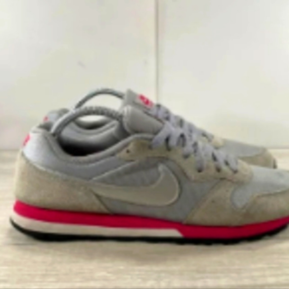 Nike MD Runner 2, pre-owned 9/10